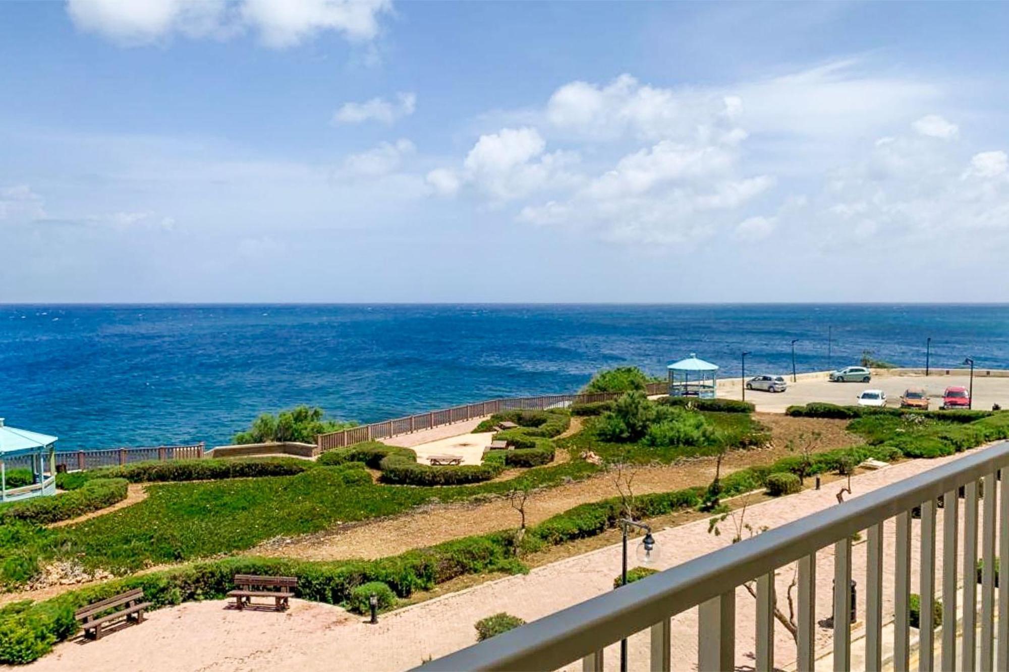Apartament Seafront In Gozo, - Happy